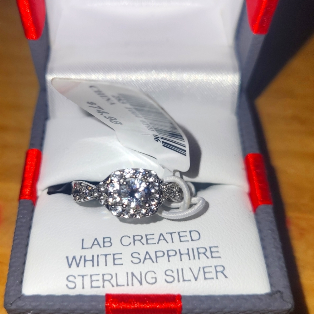 Womens engagement/promise ring